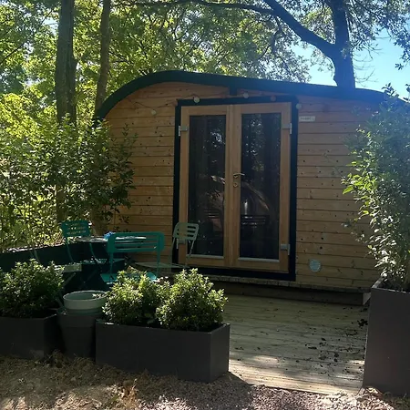 Nuit Insolite Dans Un Petit Hobbit En Bois אתר קמפינג *