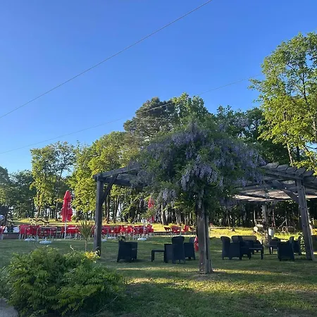 Campingplads Nuit Insolite Dans Un Petit Hobbit En Bois