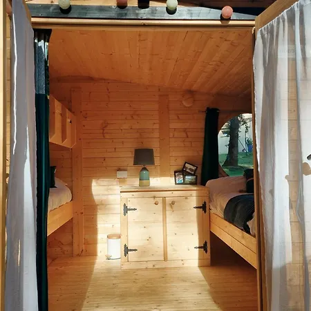 Nuit Insolite Dans Un Petit Hobbit En Bois Parque de Campismo