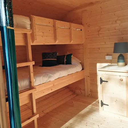 Nuit Insolite Dans Un Petit Hobbit En Bois *