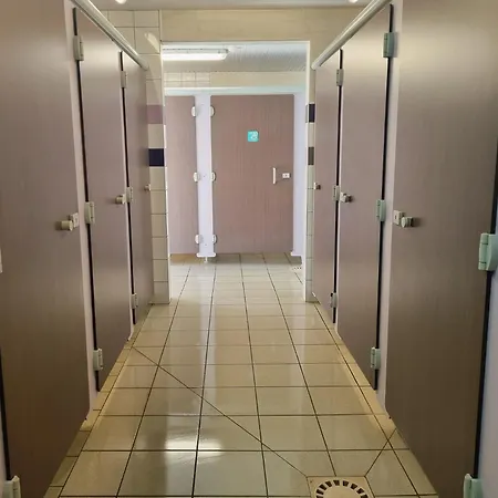 Nuit Insolite Dans Un Petit Hobbit En Bois Parque de Campismo Senille