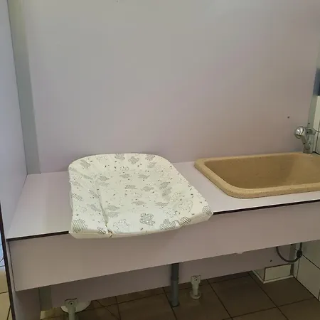 Nuit Insolite Dans Un Petit Hobbit En Bois Parque de Campismo