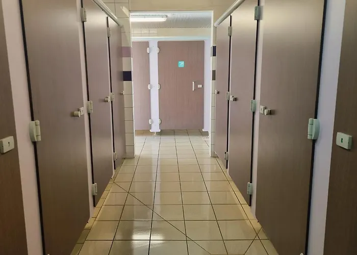 Nuit Insolite Dans Un Petit Hobbit En Bois Parque de Campismo Senille