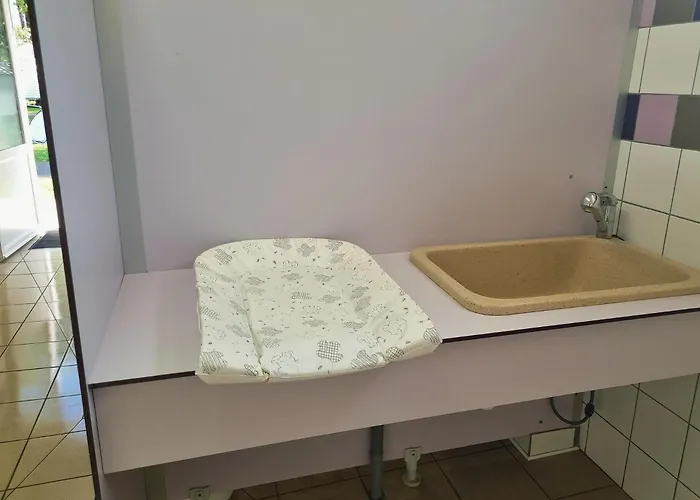 Nuit Insolite Dans Un Petit Hobbit En Bois Parque de Campismo