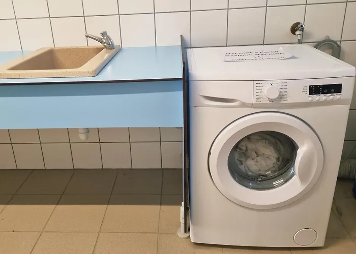 Nuit Insolite Dans Un Petit Hobbit En Bois Parque de Campismo