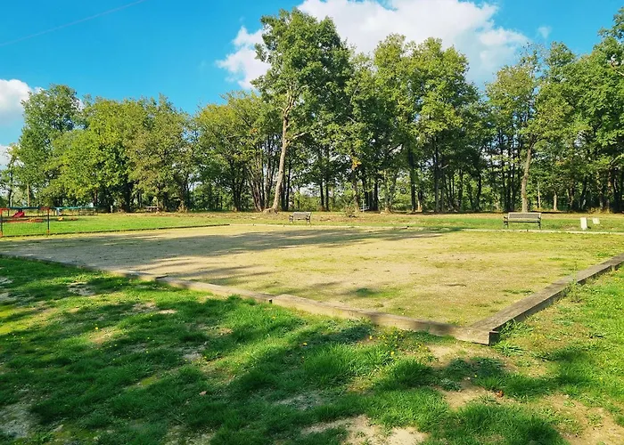 Nuit Insolite Dans Un Petit Hobbit En Bois Parque de Campismo