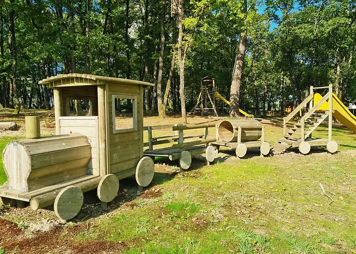 Parque de Campismo Nuit Insolite Dans Un Petit Hobbit En Bois Senille