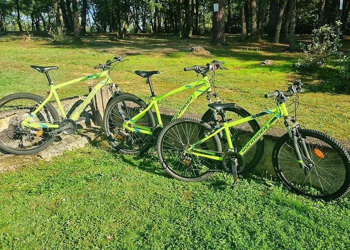 אתר קמפינג Nuit Insolite Dans Un Petit Hobbit En Bois